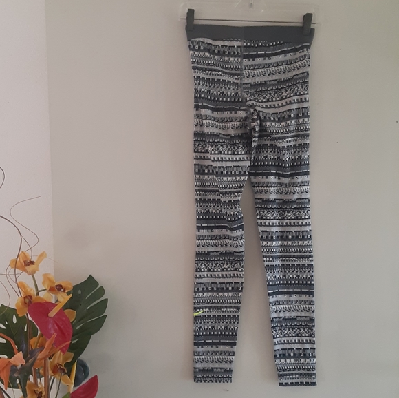 NIKE Pro Small Workout Legging Pants - Picture 4 of 15